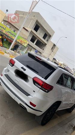 جیپ گراند شیرۆکی
